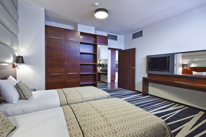 Hotel Mikolajki - Finde ein Zimmer für eine Übernachtung in Mokolajki