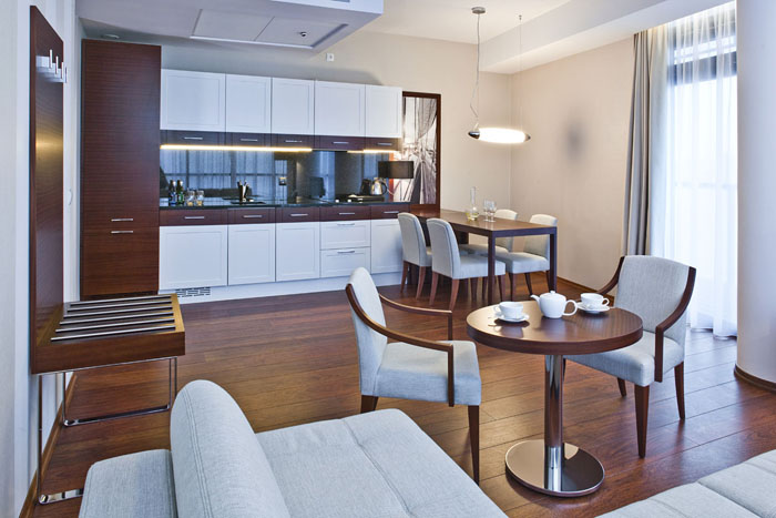 Hotel Mikolajki - Finde ein Zimmer für eine Übernachtung in Mokolajki