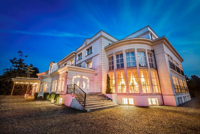 Hotel Lubicz - Kontakt in Ustka (Stolpmünde) und beste Preise