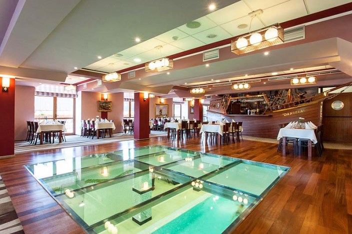 Robert´s Port Lake - Hotel und Zimmer mit Dusche und WC in Mikolajki