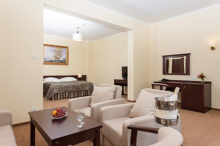 Robert´s Port Lake - Hotel und Zimmer mit Dusche und WC in Mikolajki