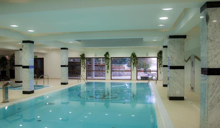Robert´s Port Lake - Hotel und Zimmer mit Dusche und WC in Mikolajki