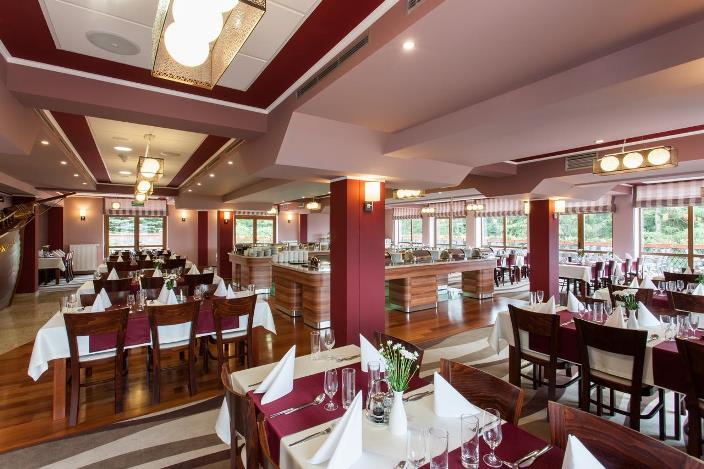 Robert´s Port Lake - Hotel und Zimmer mit Dusche und WC in Mikolajki