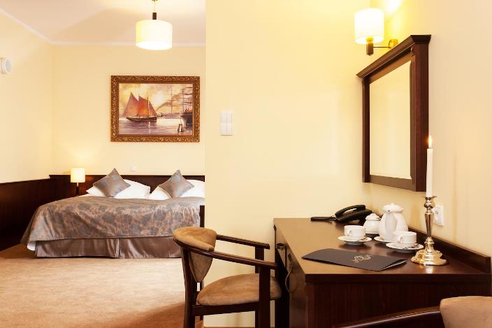 Robert´s Port Lake - Hotel und Zimmer mit Dusche und WC in Mikolajki