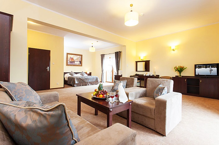 Robert´s Port Lake - Hotel und Zimmer mit Dusche und WC in Mikolajki