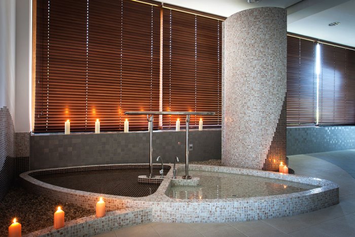 Robert´s Port Lake - Hotel und Zimmer mit Dusche und WC in Mikolajki