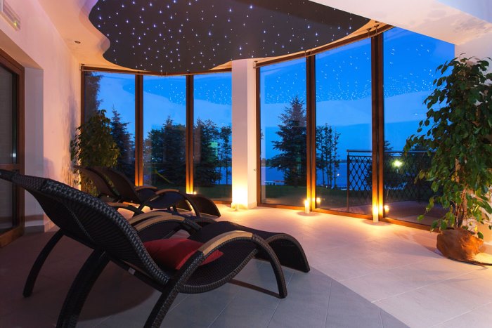 Robert´s Port Lake - Hotel und Zimmer mit Dusche und WC in Mikolajki