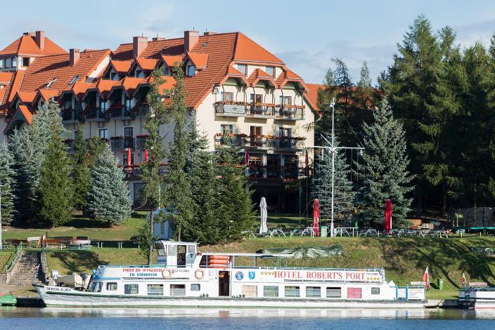 Robert´s Port Lake - Hotel und Zimmer mit Dusche und WC in Mikolajki