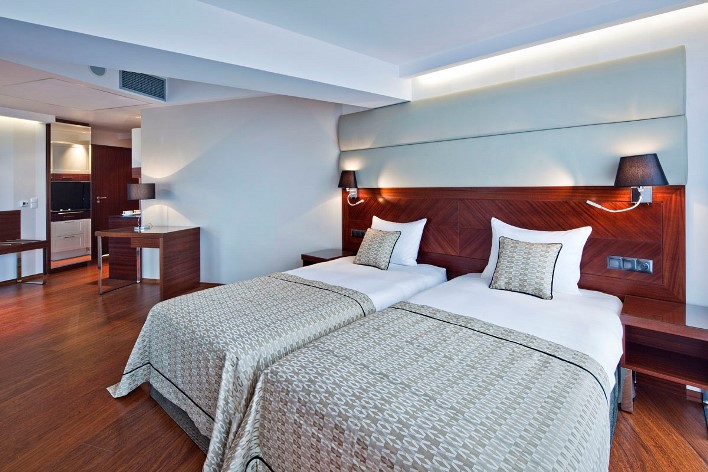 Hotel Mikolajki - Finde ein Zimmer für eine Übernachtung in Mokolajki