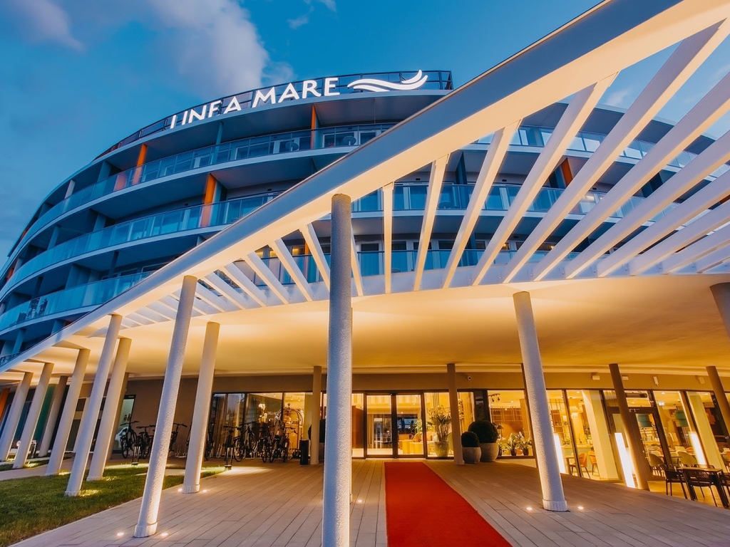 Linea Mare - 5 Sterne Strandhotel mit Pool & Spa